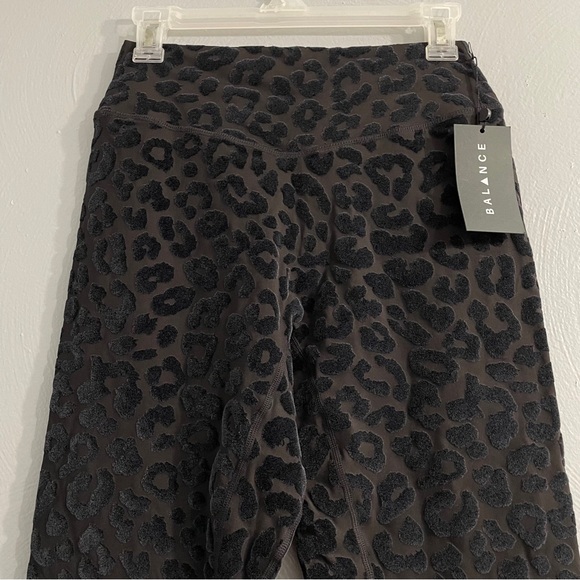 Vitality Balance Athletica animal Kingdom Lux Panther Velvet Legging 2 piece set - Picture 6 of 15